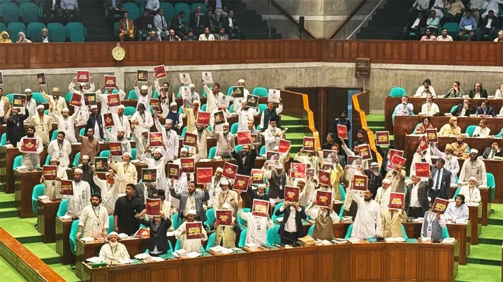 রাষ্ট্রপতির ভাষণ ঘিরে উত্তপ্ত সংসদ, বিরোধী জোটের ওয়াকআউট