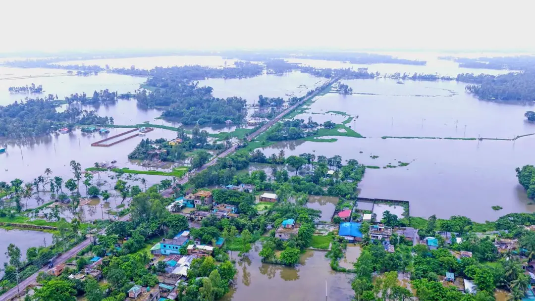 কক্সবাজারে বন্যার পানিতে ডুবে দুই শিশুর মৃত্যু, তিন লাখ মানুষ পানিবন্দি