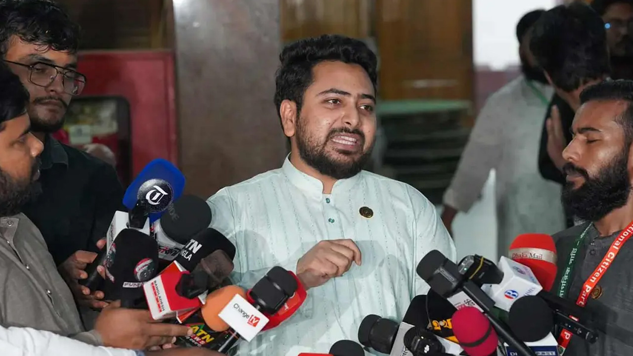 শেখ হাসিনার জন্য ফাঁসির দড়ি অপেক্ষা করছে: নাহিদ ইসলাম