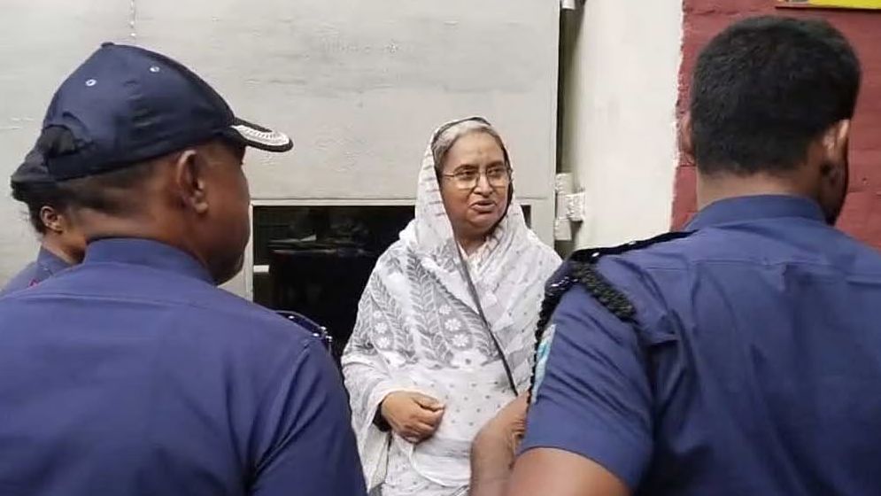 স্বামীর জানাজা-দাফন শেষে কারাগারে ফিরলেন দীপু মনি