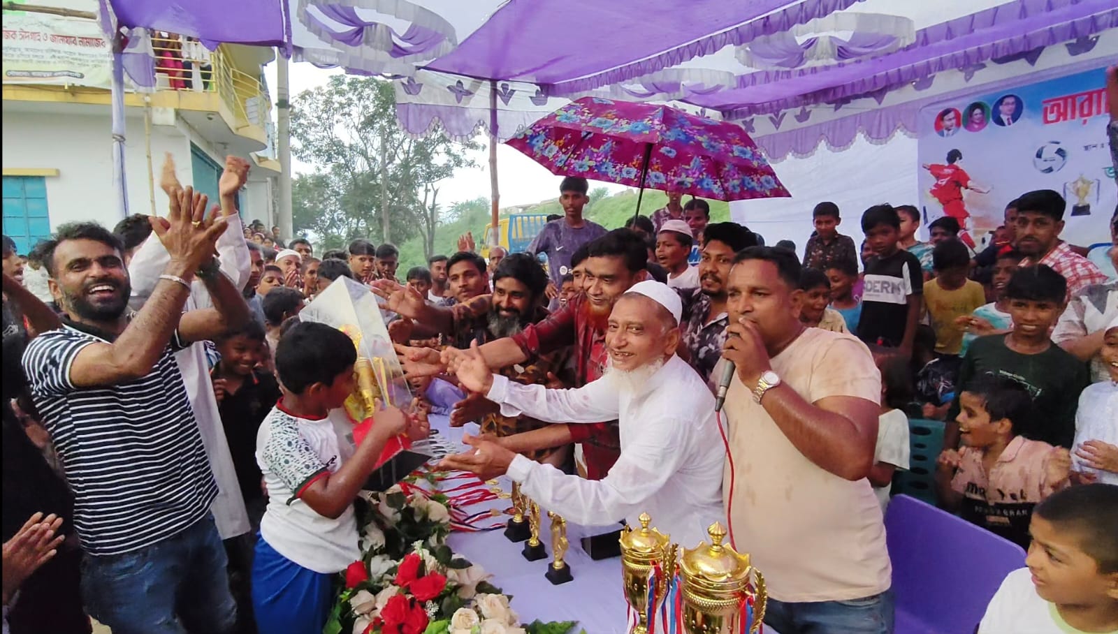 রূপগঞ্জে আরাফাত ফুটবল টুর্নামেন্ট ফাইনাল খেলা ও পুরুষ্কার বিতরণী অনুষ্ঠিত