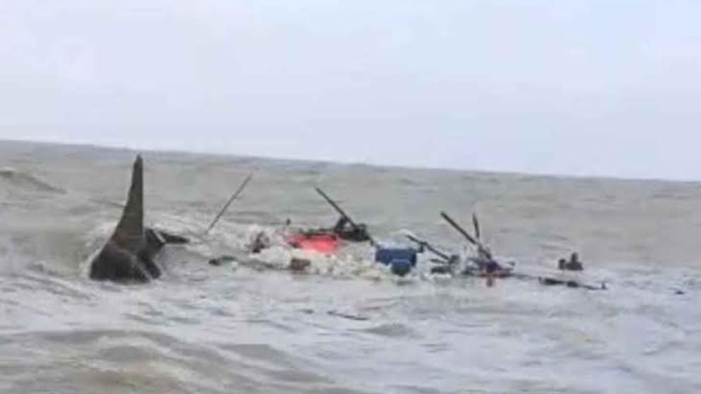 বঙ্গোপসাগরে ট্রলারডুবিতে নিখোঁজ পাঁচ জেলের লাশ উদ্ধার